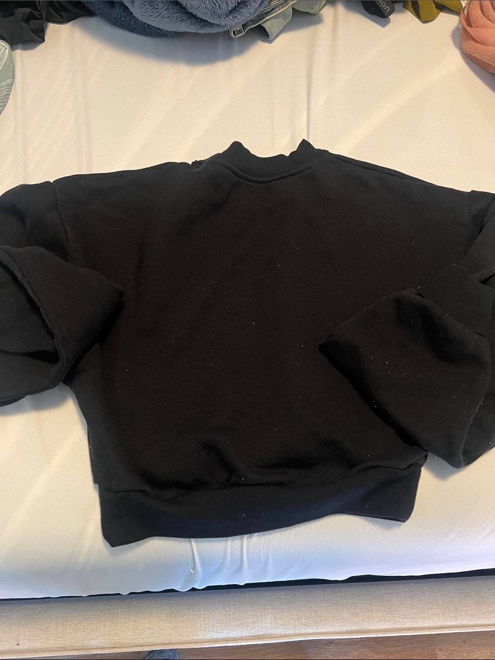 ALO Yoga Black Cropped Crewneck Sweatshirt with White 'alo' Logo - Picture 2 of 2